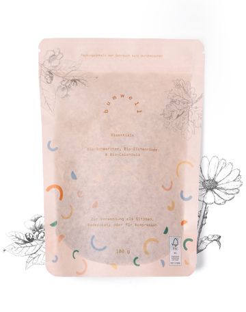 bumwell Essentials Produktfoto mit botanischen Illustrationen - 100% Naturkosmetik mit Bio-Schwarztee und Eichenrinde
