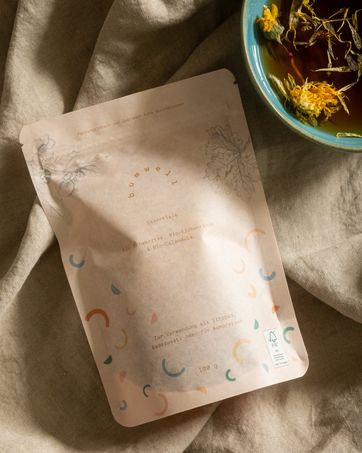 bumwell Essentials Kräutermischung mit frisch aufgebrühtem Tee - Bio-Schwarztee, Eichenrinde und Calendula für Sitzbäder
